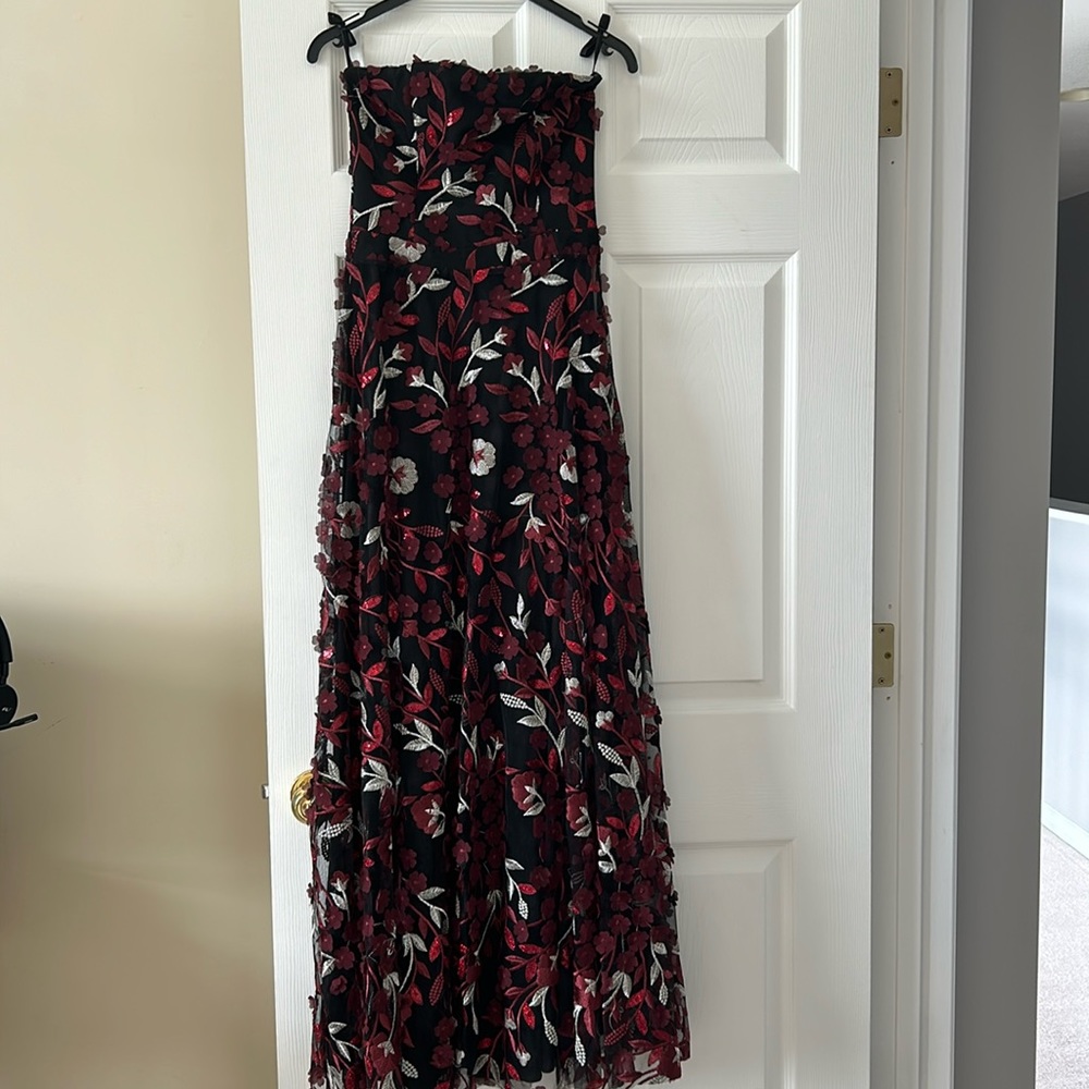 Prom dress, 3d flowers on it , strapless